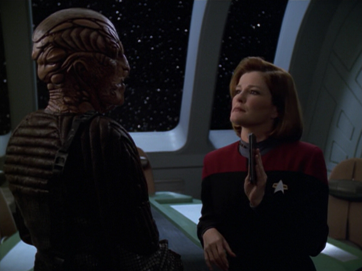 extant_StarTrek_VOY_5x20-ThinkTank_02900.jpg