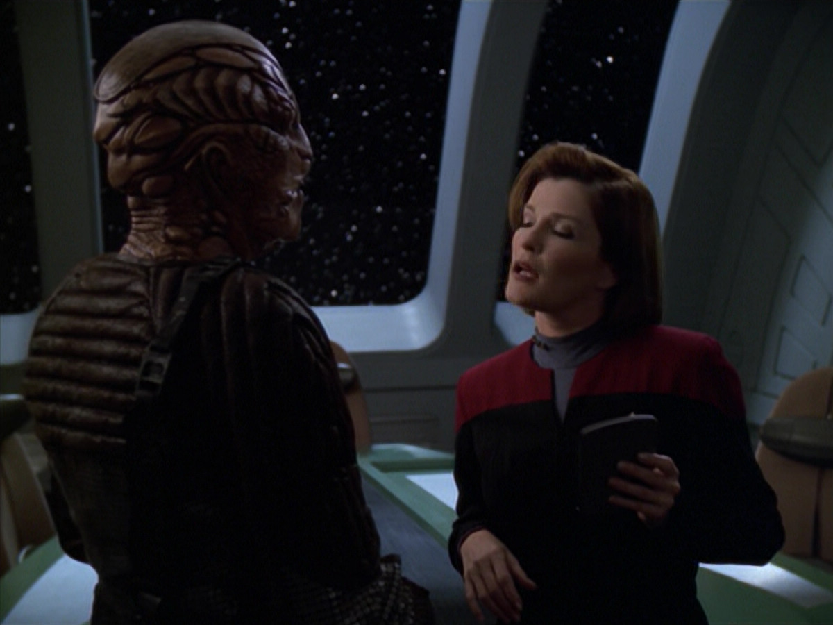 extant_StarTrek_VOY_5x20-ThinkTank_02906.jpg