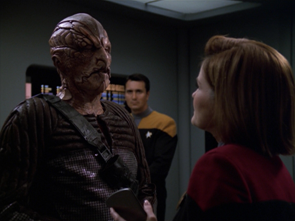 extant_StarTrek_VOY_5x20-ThinkTank_02913.jpg