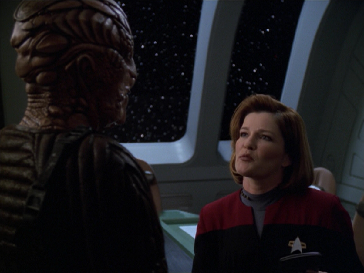 extant_StarTrek_VOY_5x20-ThinkTank_02925.jpg