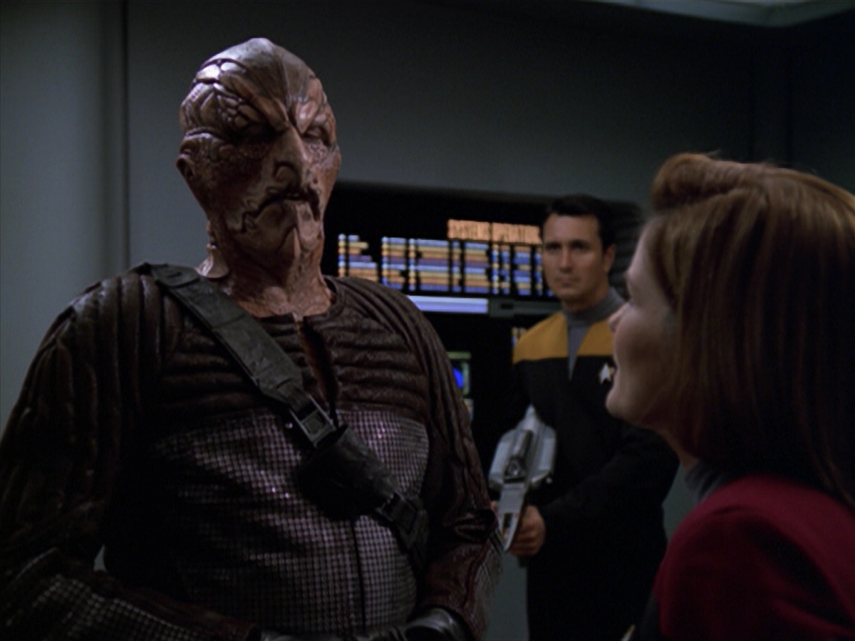 extant_StarTrek_VOY_5x20-ThinkTank_02927.jpg