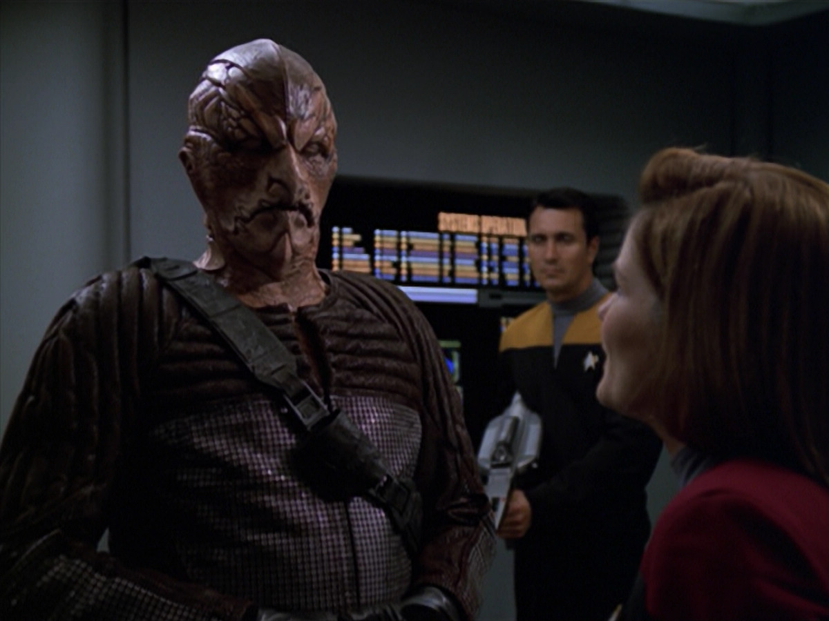 extant_StarTrek_VOY_5x20-ThinkTank_02929.jpg