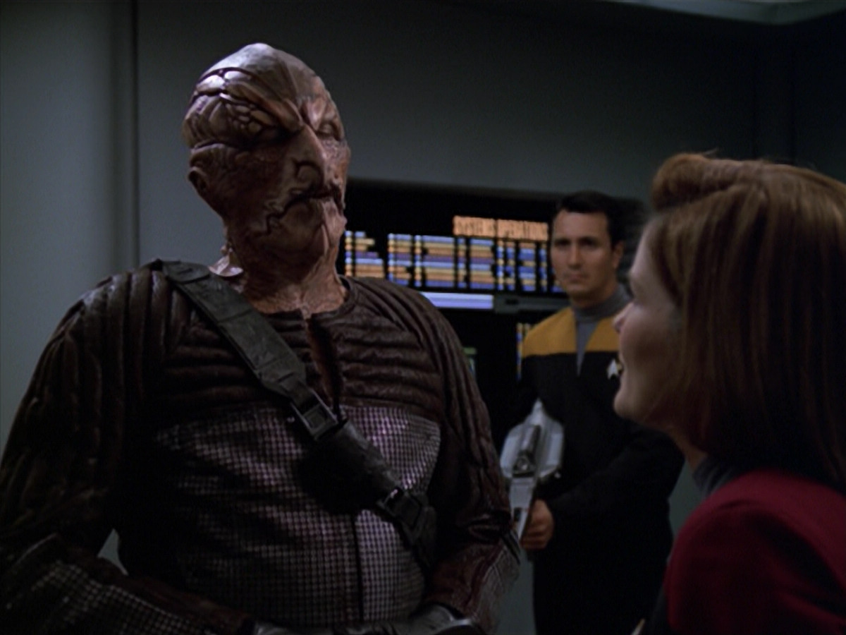 extant_StarTrek_VOY_5x20-ThinkTank_02936.jpg