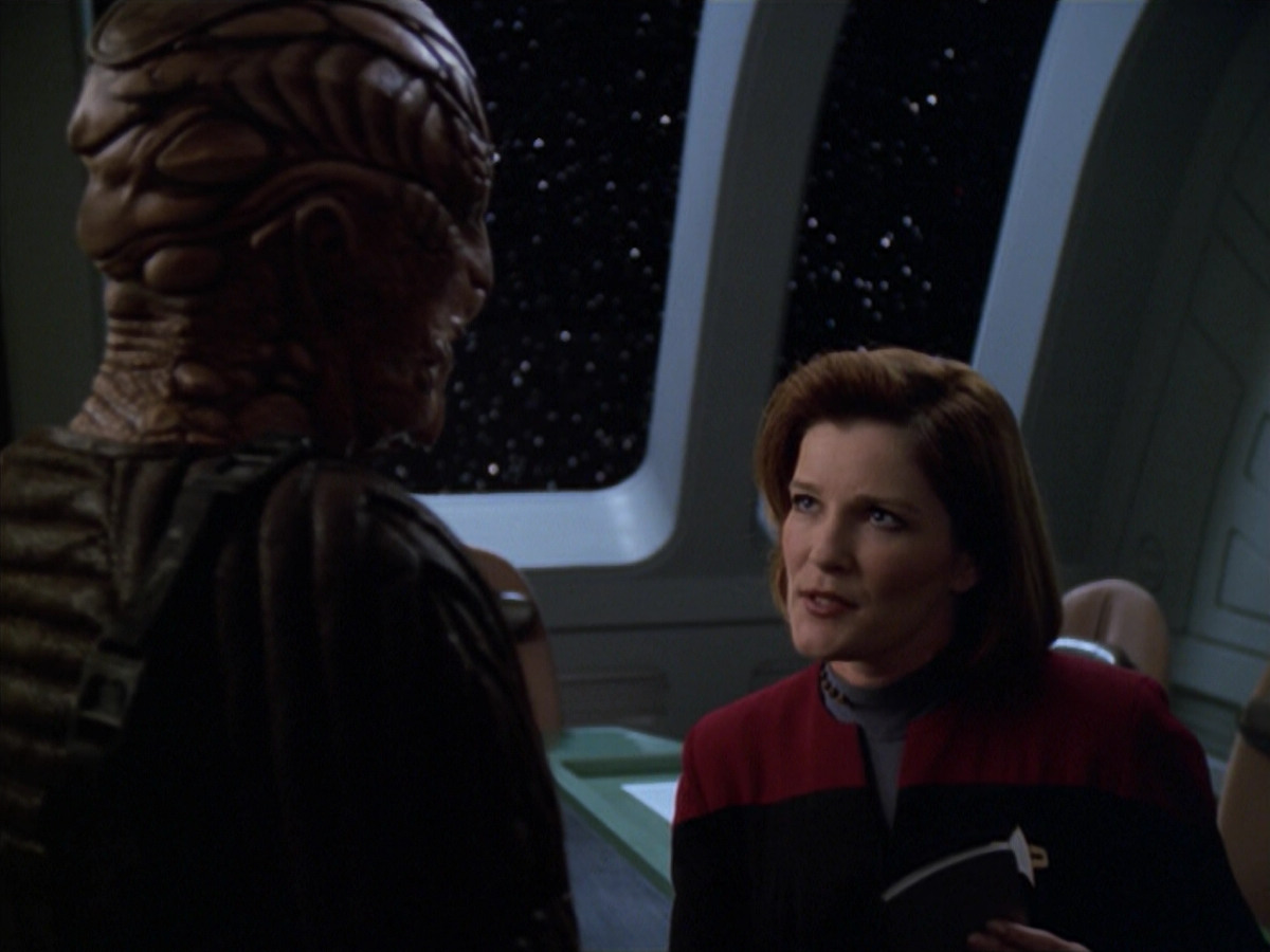 extant_StarTrek_VOY_5x20-ThinkTank_02939.jpg