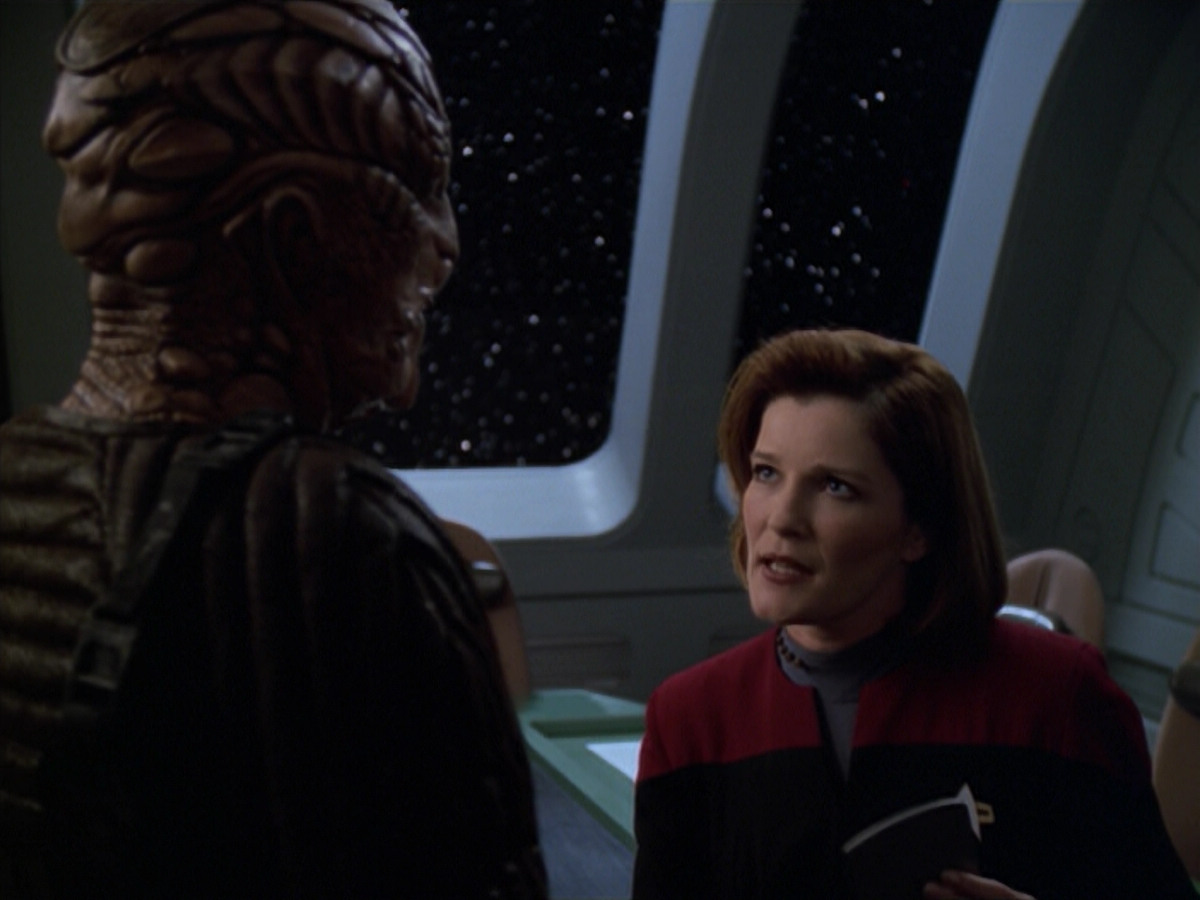 extant_StarTrek_VOY_5x20-ThinkTank_02941.jpg