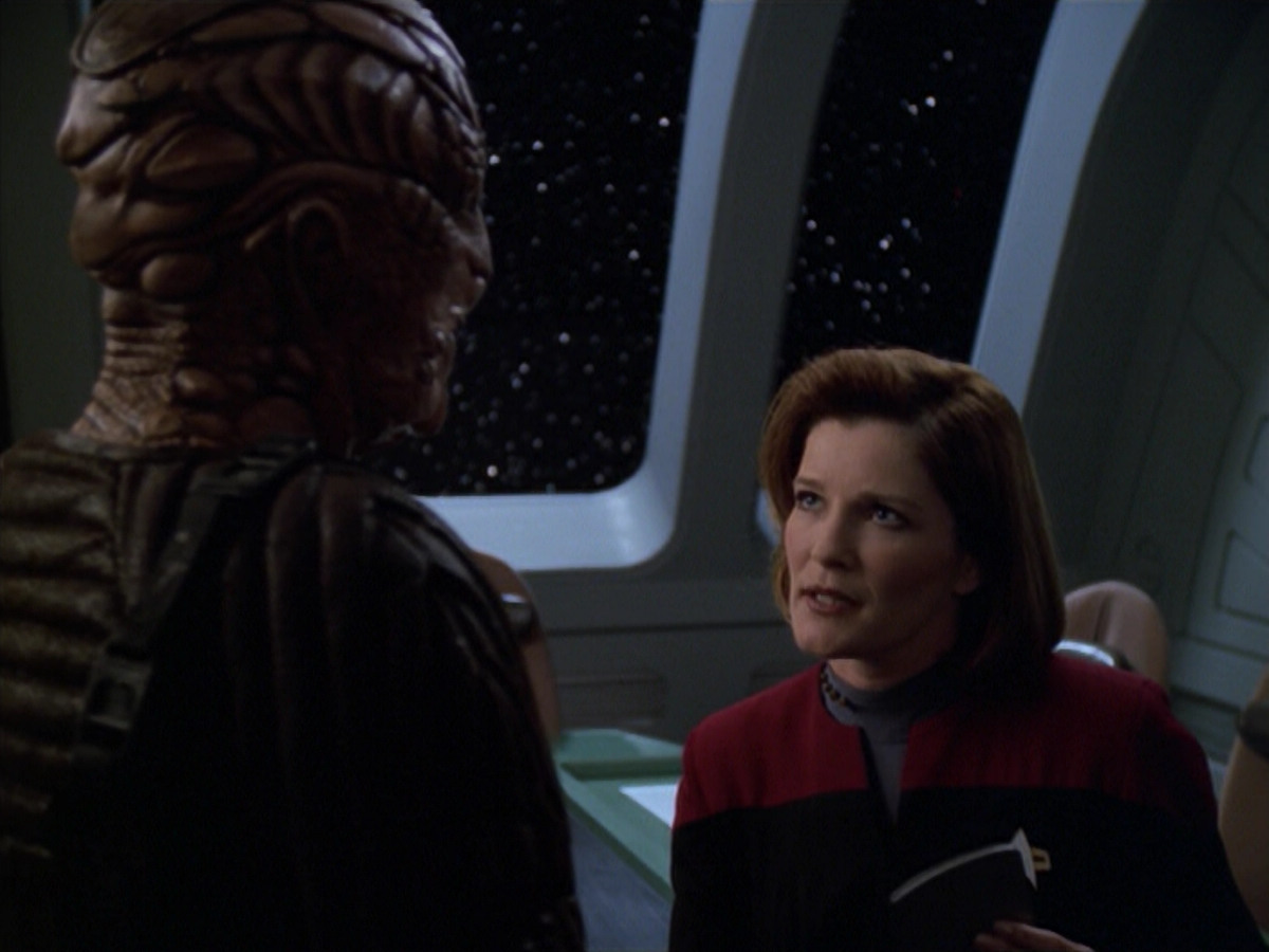 extant_StarTrek_VOY_5x20-ThinkTank_02942.jpg