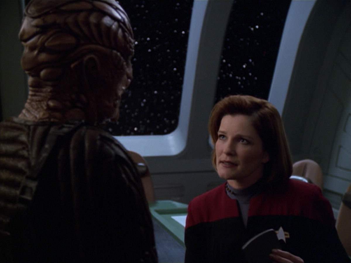 extant_StarTrek_VOY_5x20-ThinkTank_02950.jpg