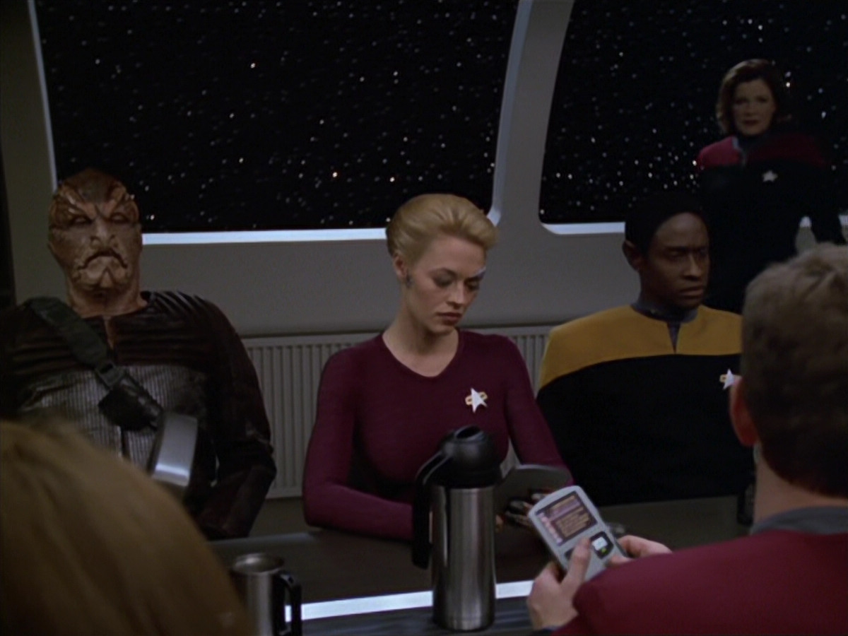 extant_StarTrek_VOY_5x20-ThinkTank_02967.jpg