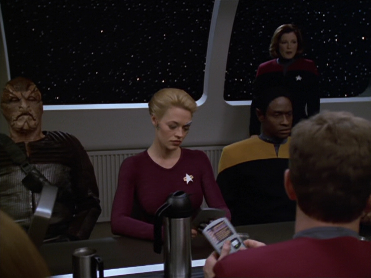 extant_StarTrek_VOY_5x20-ThinkTank_02968.jpg