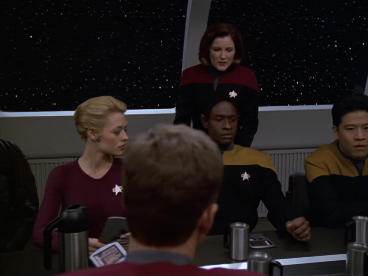 extant_StarTrek_VOY_5x20-ThinkTank_02971.jpg