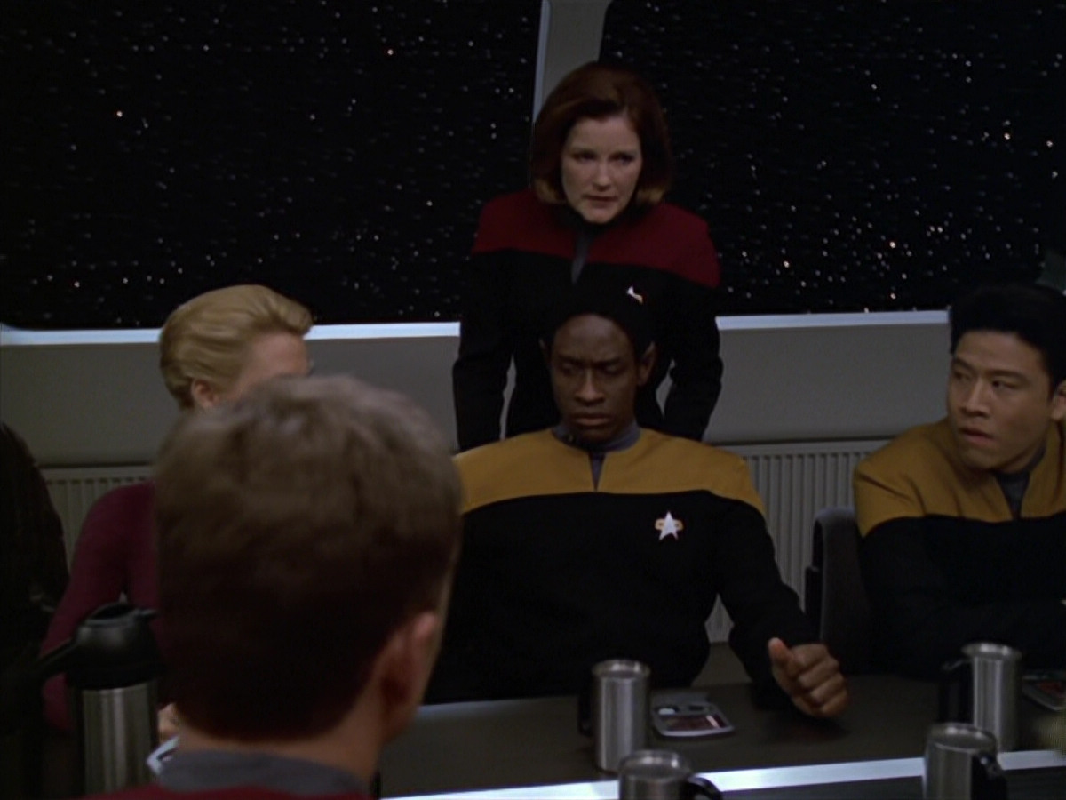 extant_StarTrek_VOY_5x20-ThinkTank_02972.jpg