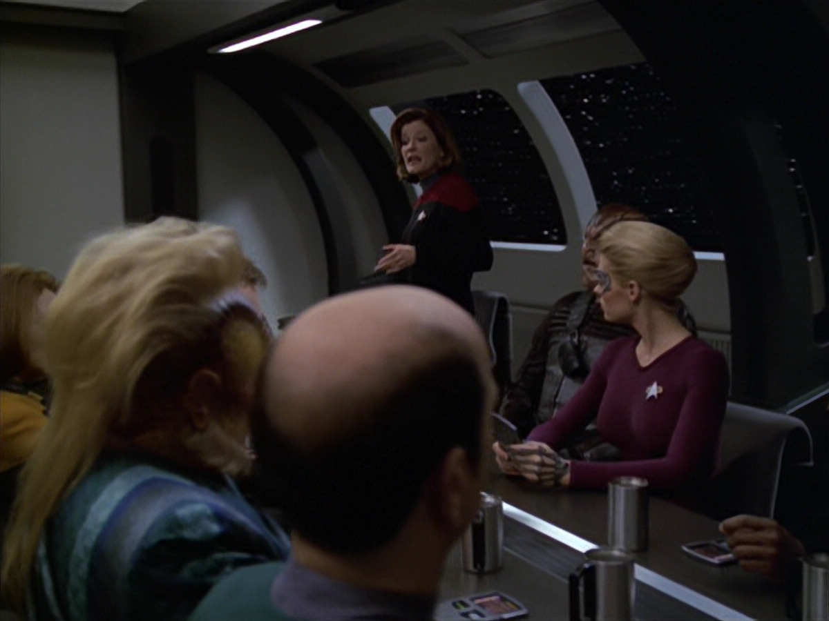 extant_StarTrek_VOY_5x20-ThinkTank_02981.jpg