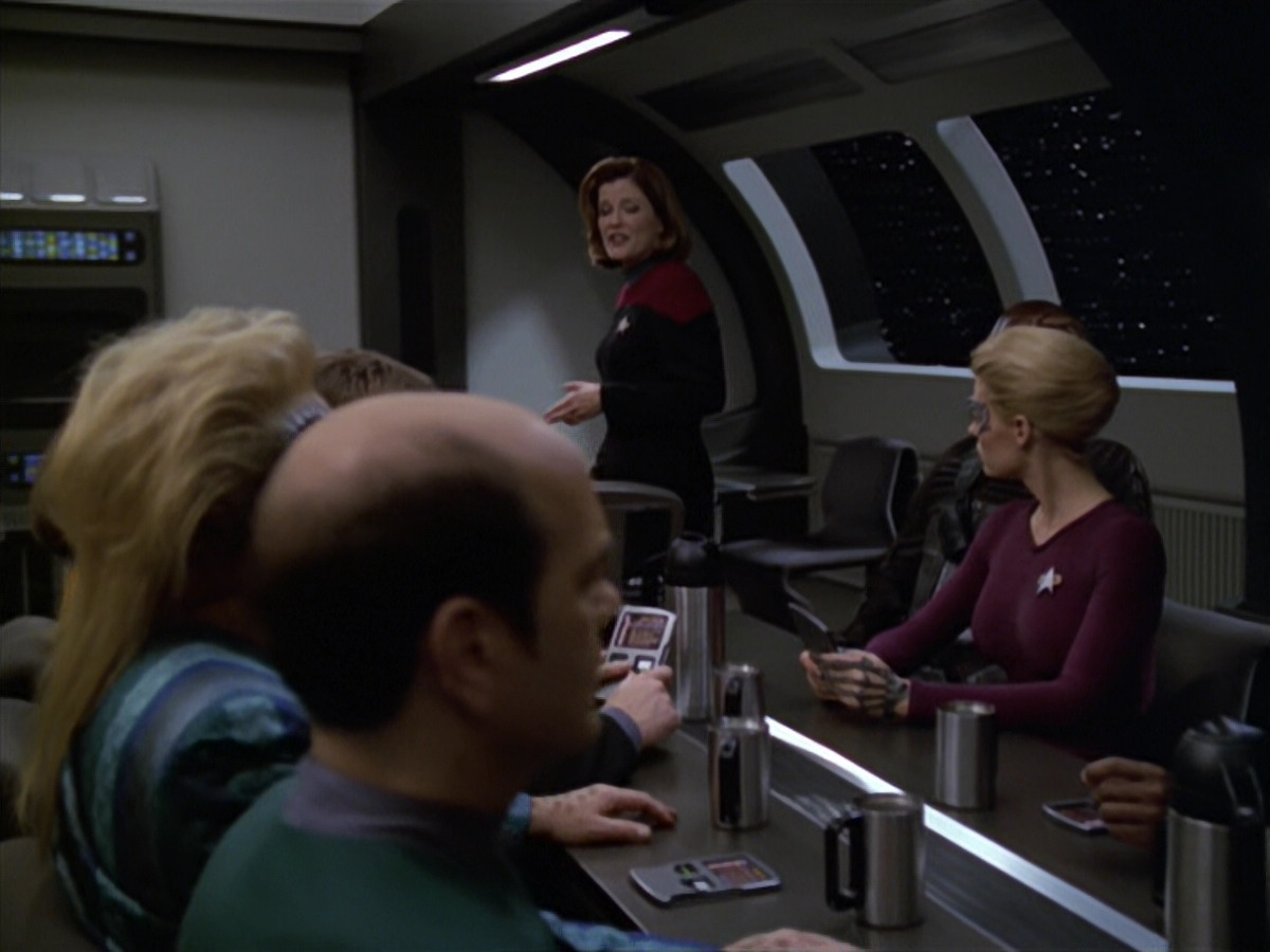 extant_StarTrek_VOY_5x20-ThinkTank_02982.jpg