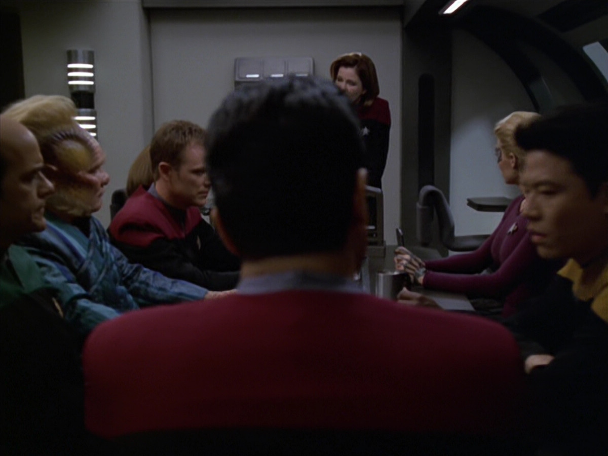 extant_StarTrek_VOY_5x20-ThinkTank_02987.jpg