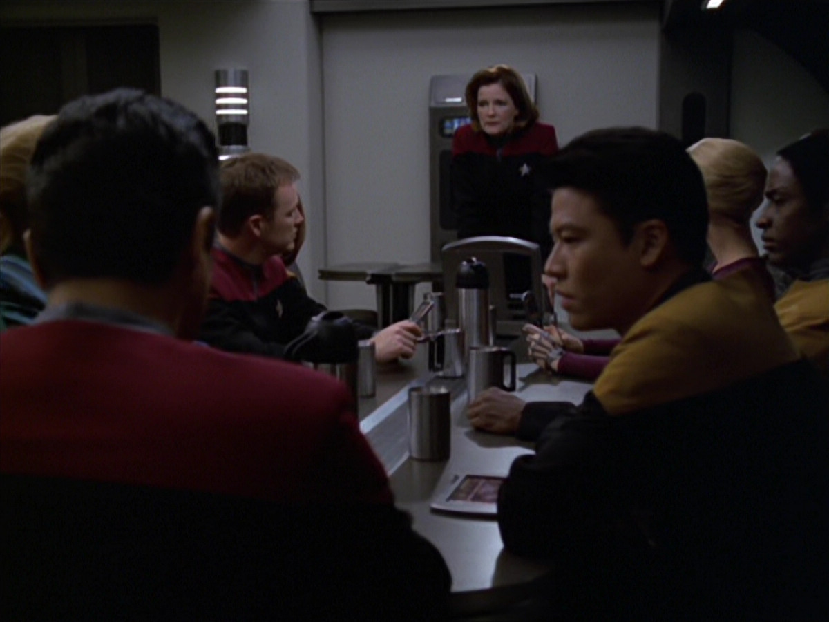 extant_StarTrek_VOY_5x20-ThinkTank_02991.jpg
