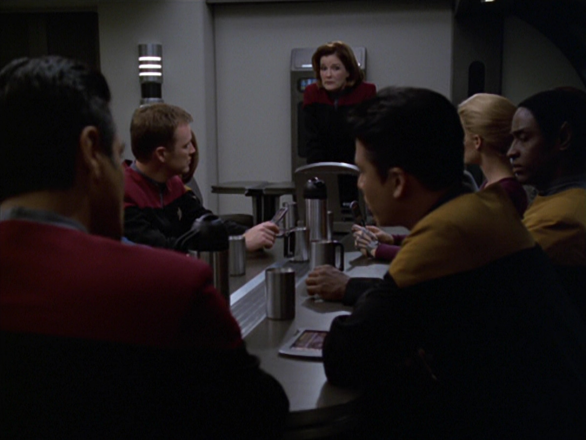 extant_StarTrek_VOY_5x20-ThinkTank_02993.jpg