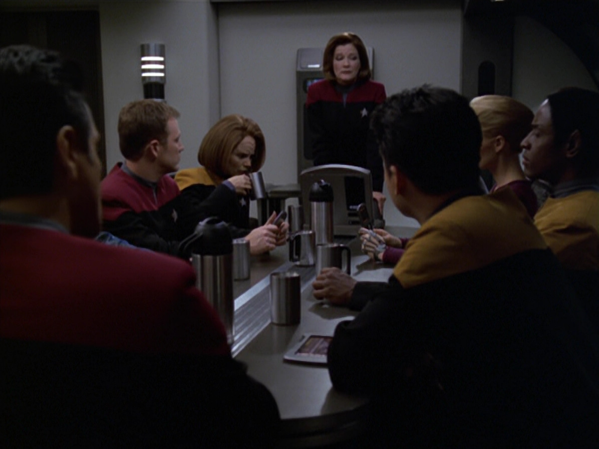 extant_StarTrek_VOY_5x20-ThinkTank_02999.jpg
