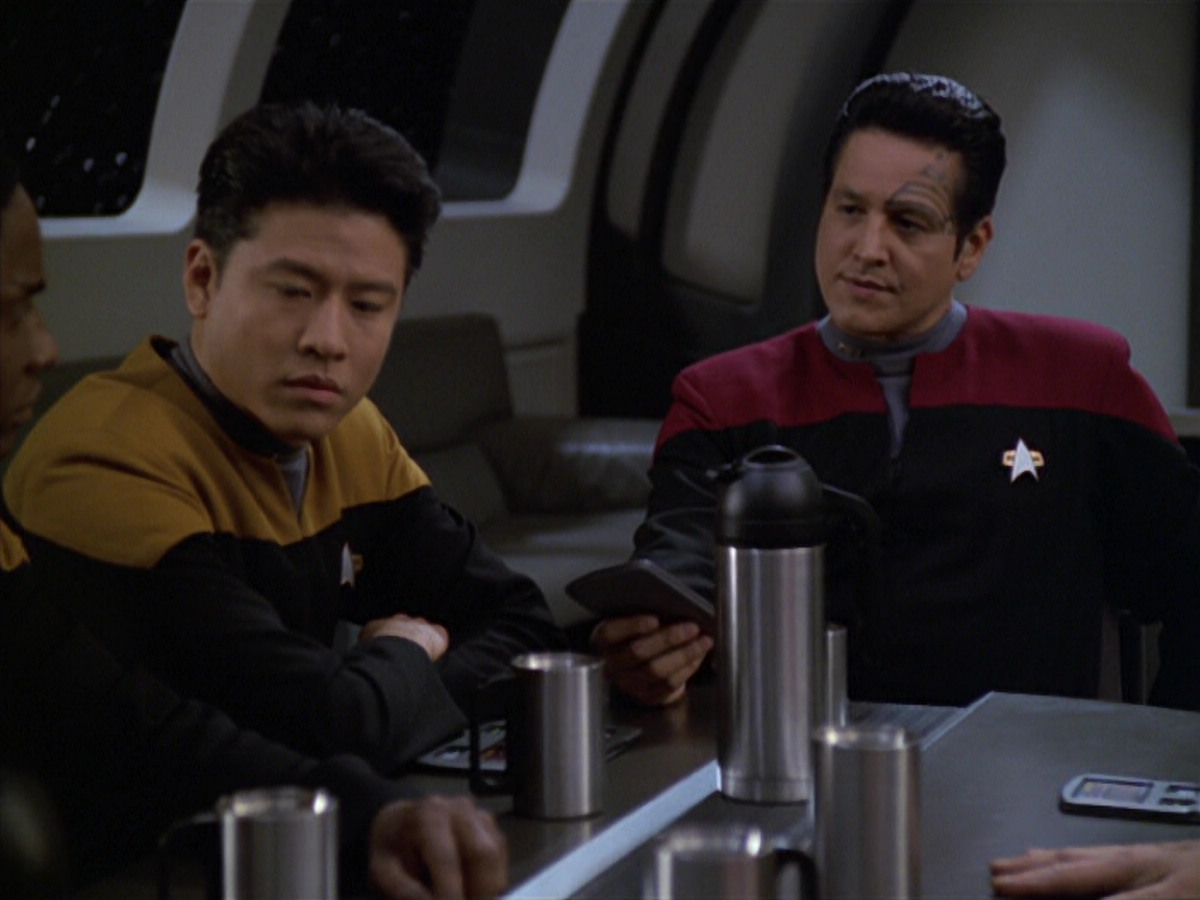extant_StarTrek_VOY_5x20-ThinkTank_03010.jpg