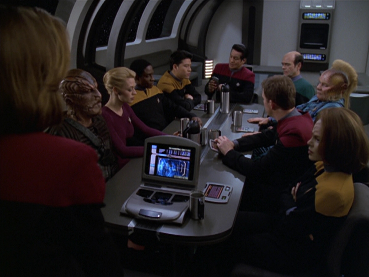 extant_StarTrek_VOY_5x20-ThinkTank_03049.jpg