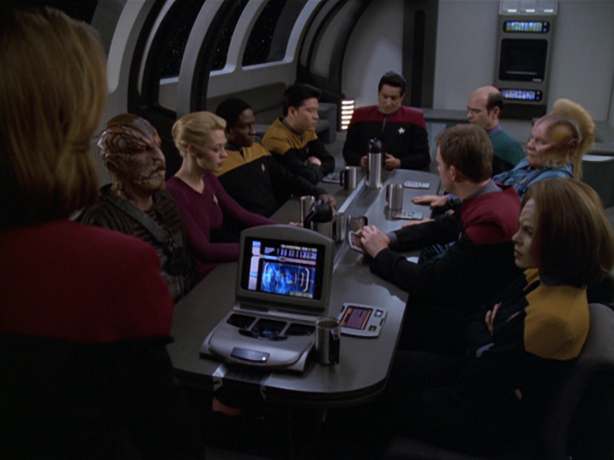 extant_StarTrek_VOY_5x20-ThinkTank_03050.jpg