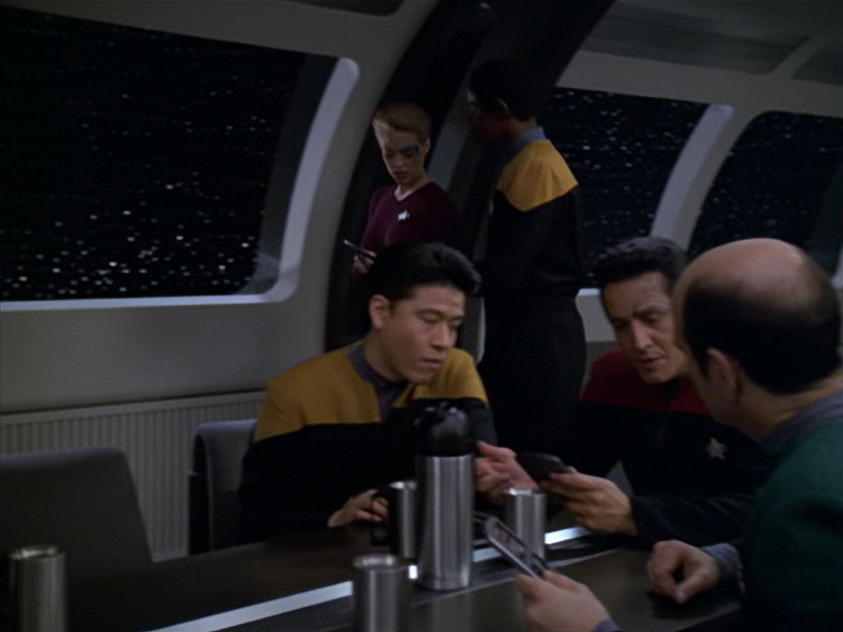 extant_StarTrek_VOY_5x20-ThinkTank_03056.jpg