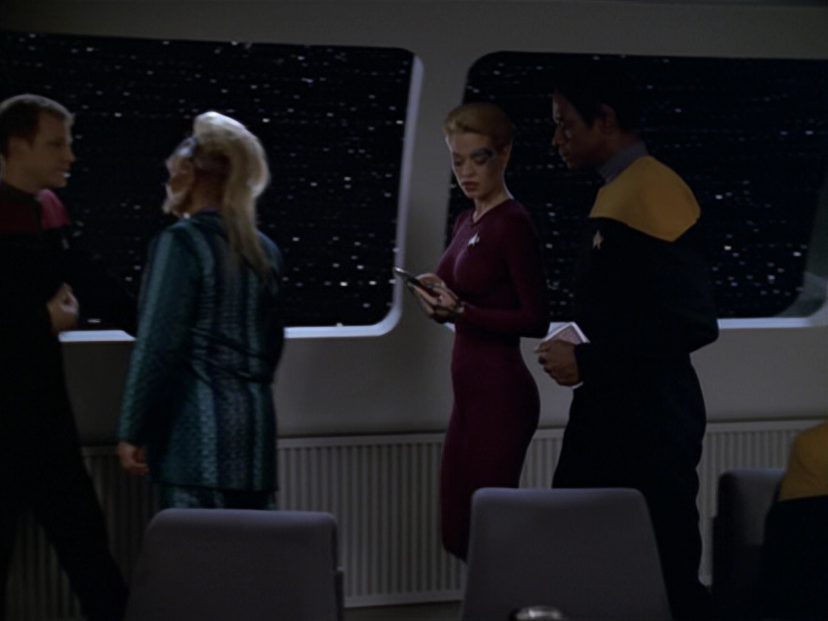 extant_StarTrek_VOY_5x20-ThinkTank_03059.jpg