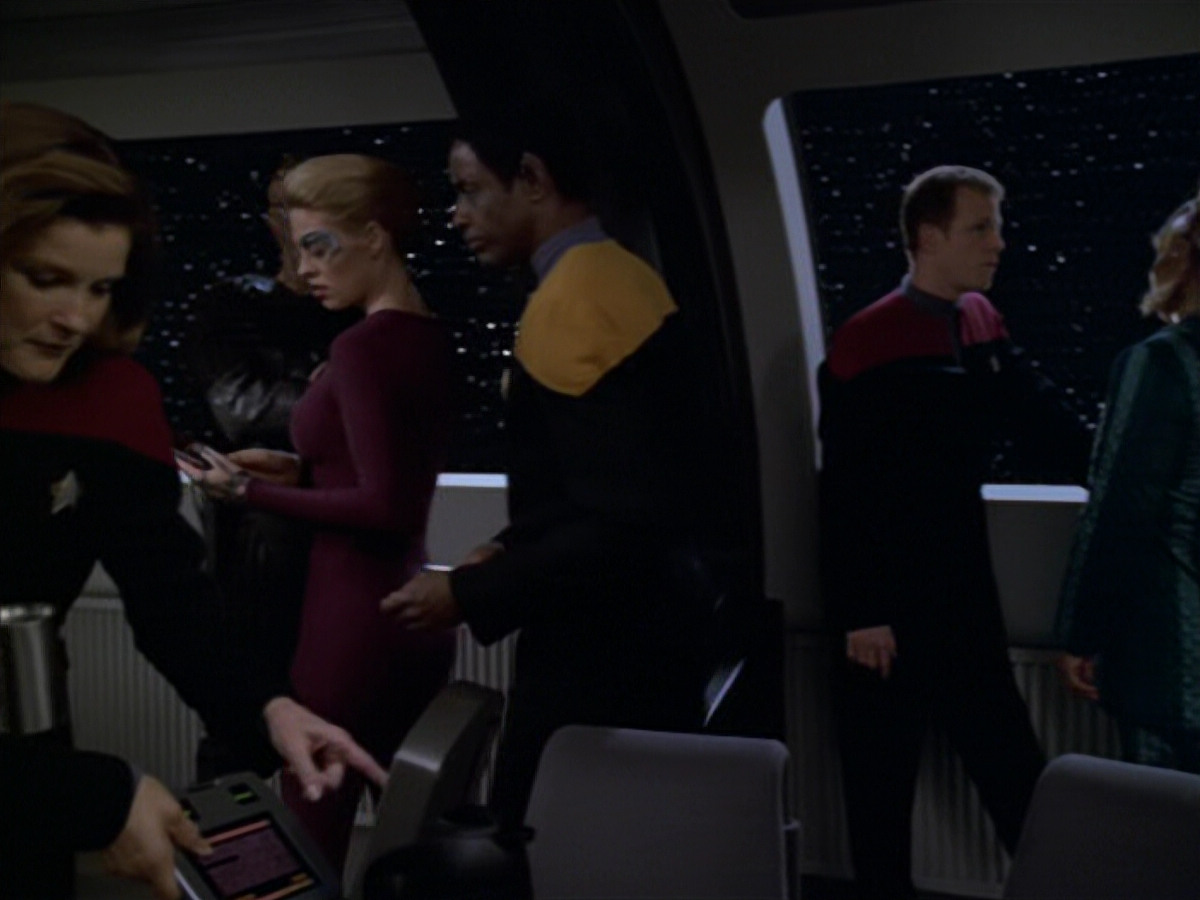 extant_StarTrek_VOY_5x20-ThinkTank_03063.jpg