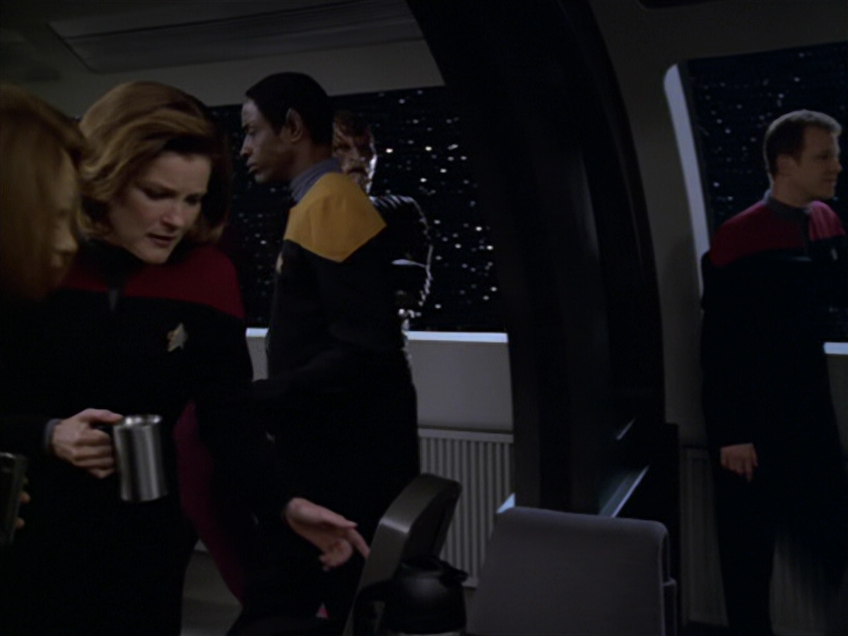 extant_StarTrek_VOY_5x20-ThinkTank_03064.jpg
