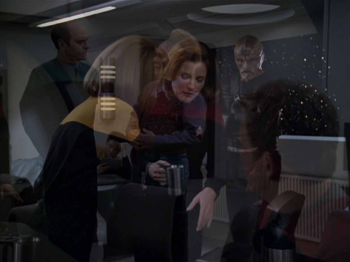 extant_StarTrek_VOY_5x20-ThinkTank_03069.jpg