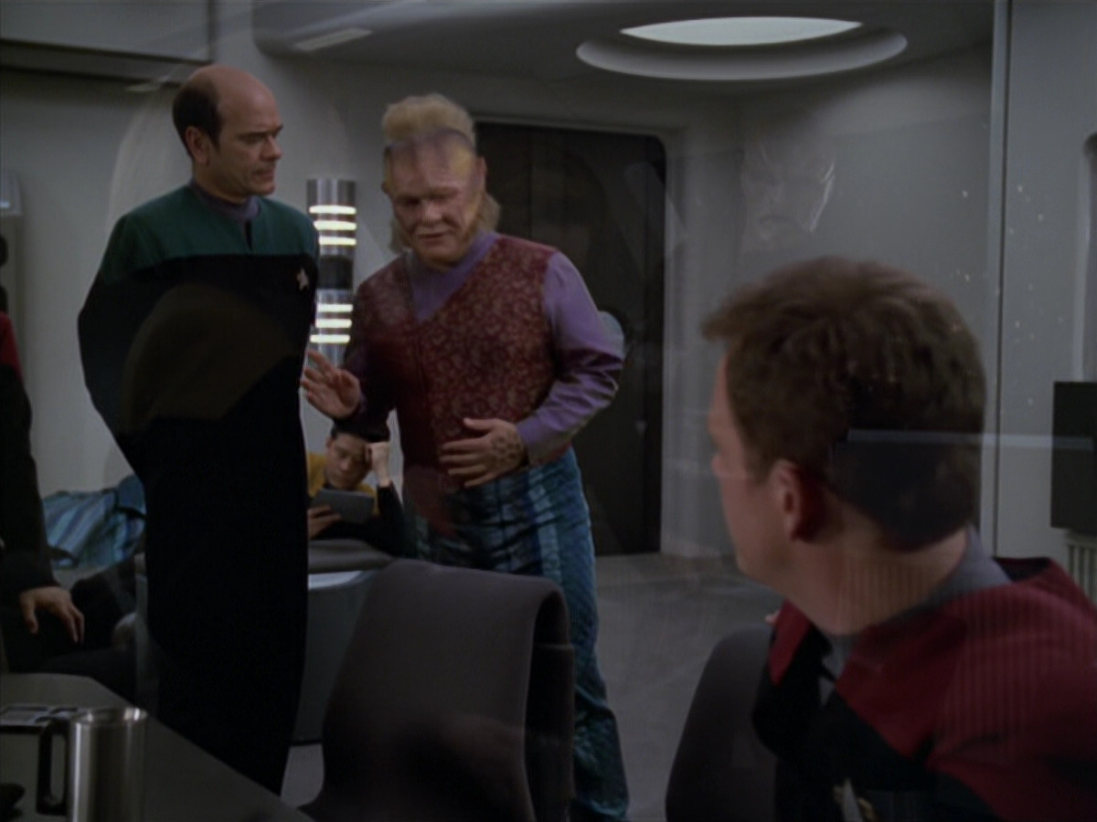extant_StarTrek_VOY_5x20-ThinkTank_03071.jpg