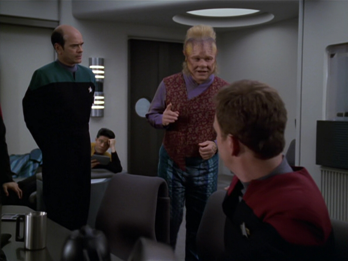 extant_StarTrek_VOY_5x20-ThinkTank_03072.jpg