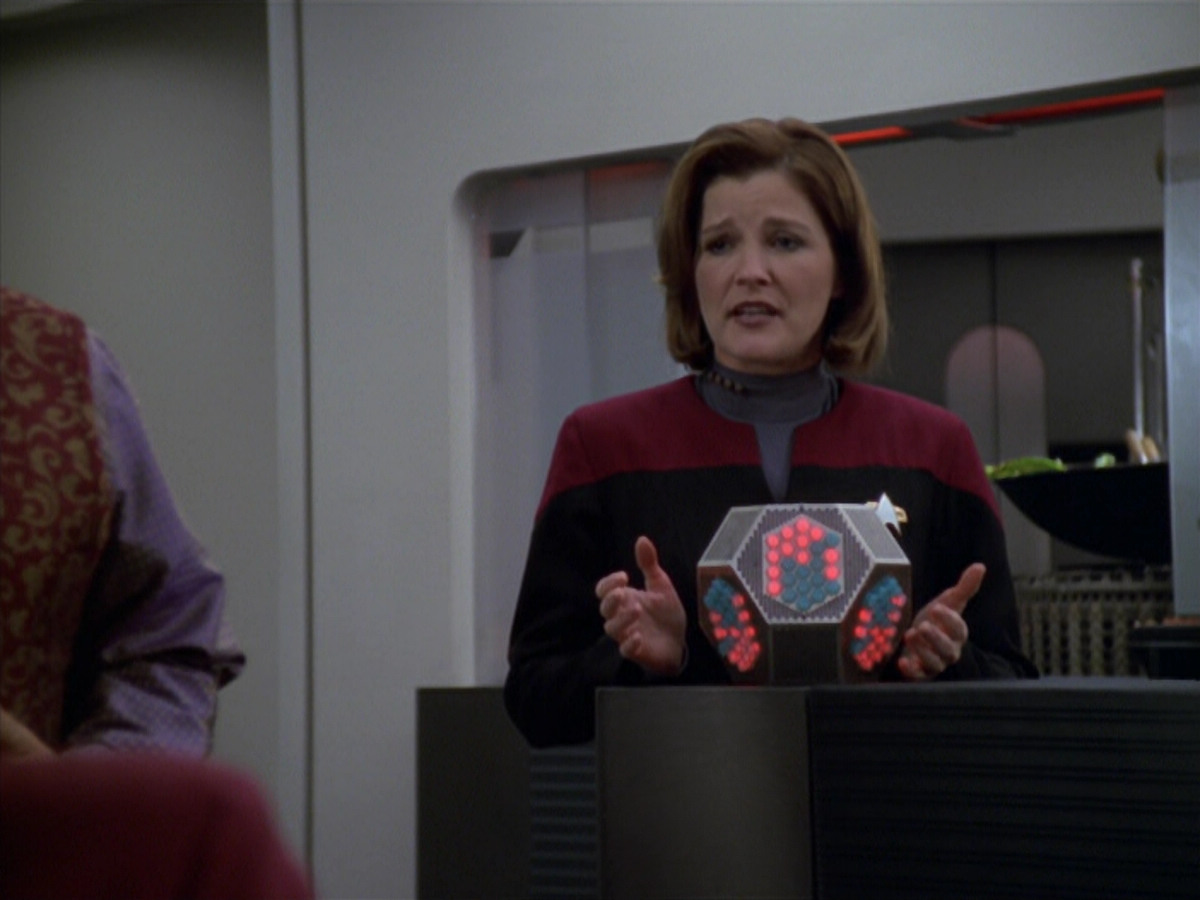 extant_StarTrek_VOY_5x20-ThinkTank_03094.jpg