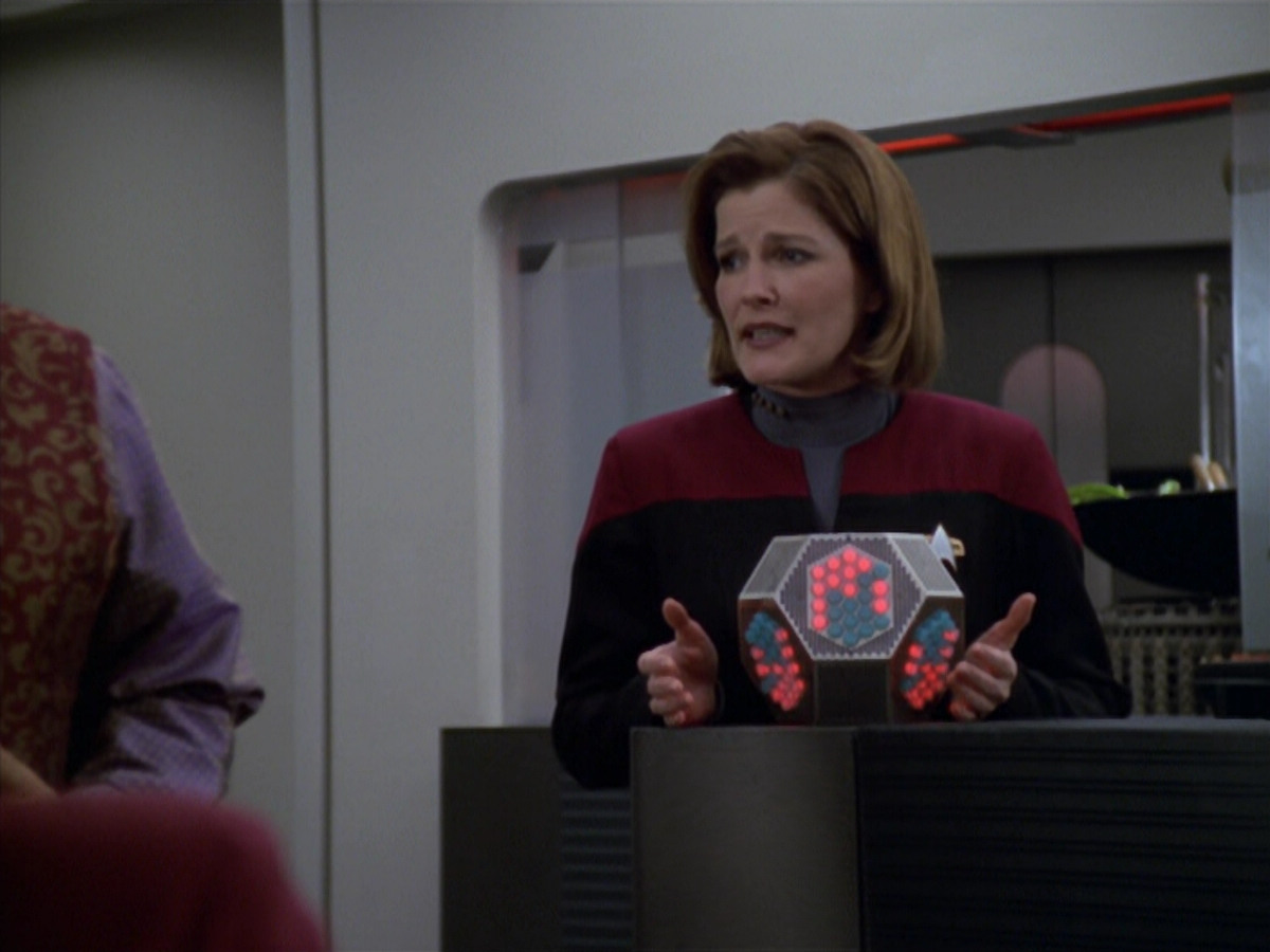 extant_StarTrek_VOY_5x20-ThinkTank_03096.jpg