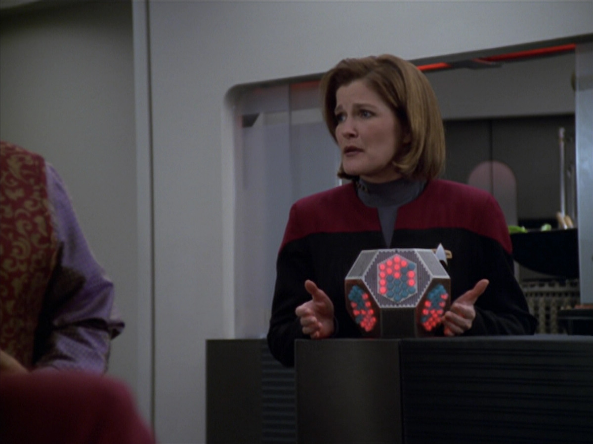 extant_StarTrek_VOY_5x20-ThinkTank_03097.jpg