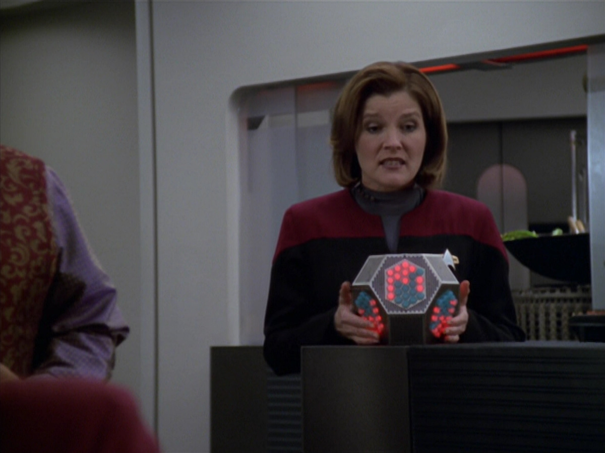 extant_StarTrek_VOY_5x20-ThinkTank_03099.jpg