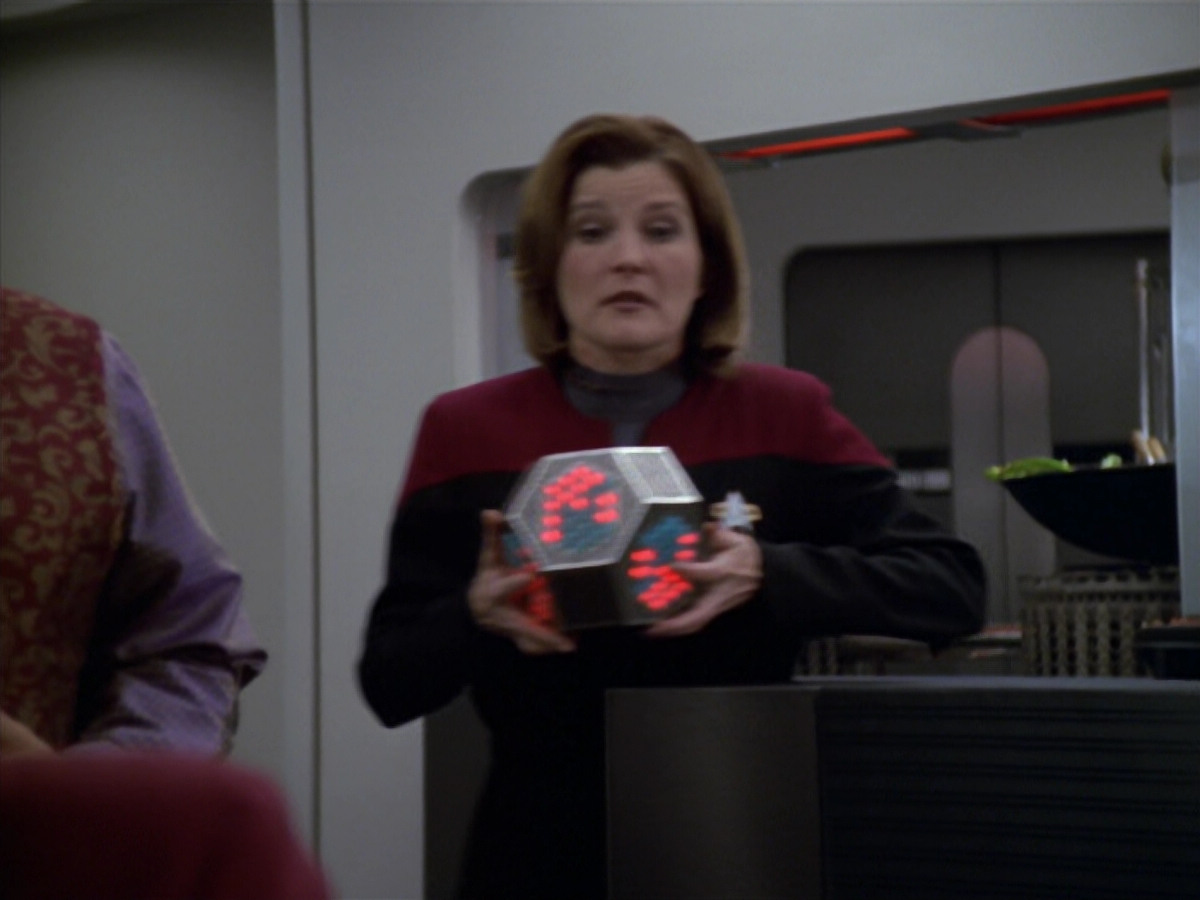 extant_StarTrek_VOY_5x20-ThinkTank_03100.jpg