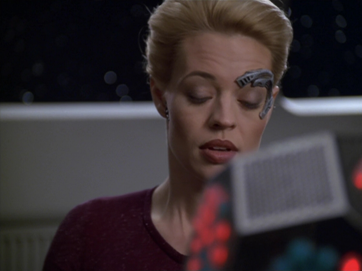 extant_StarTrek_VOY_5x20-ThinkTank_03110.jpg
