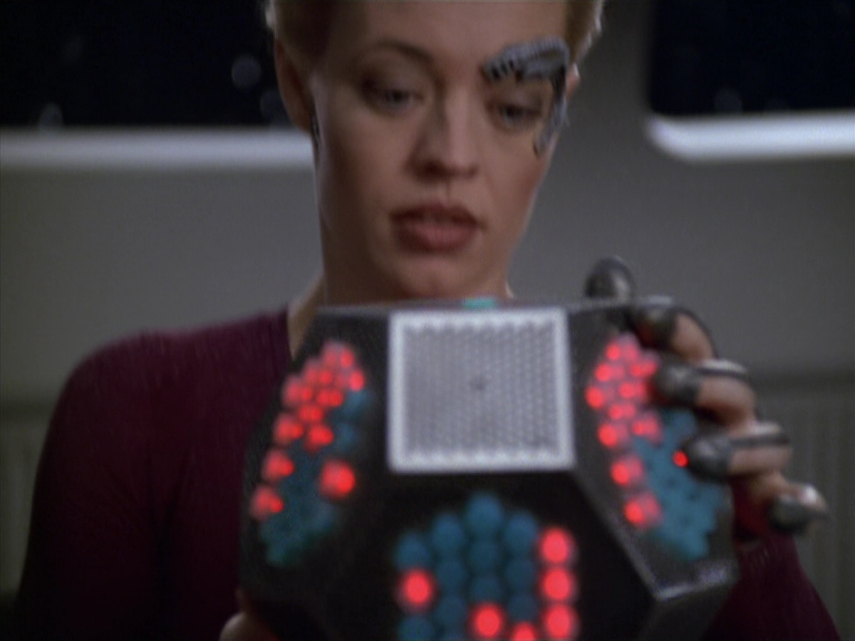 extant_StarTrek_VOY_5x20-ThinkTank_03112.jpg