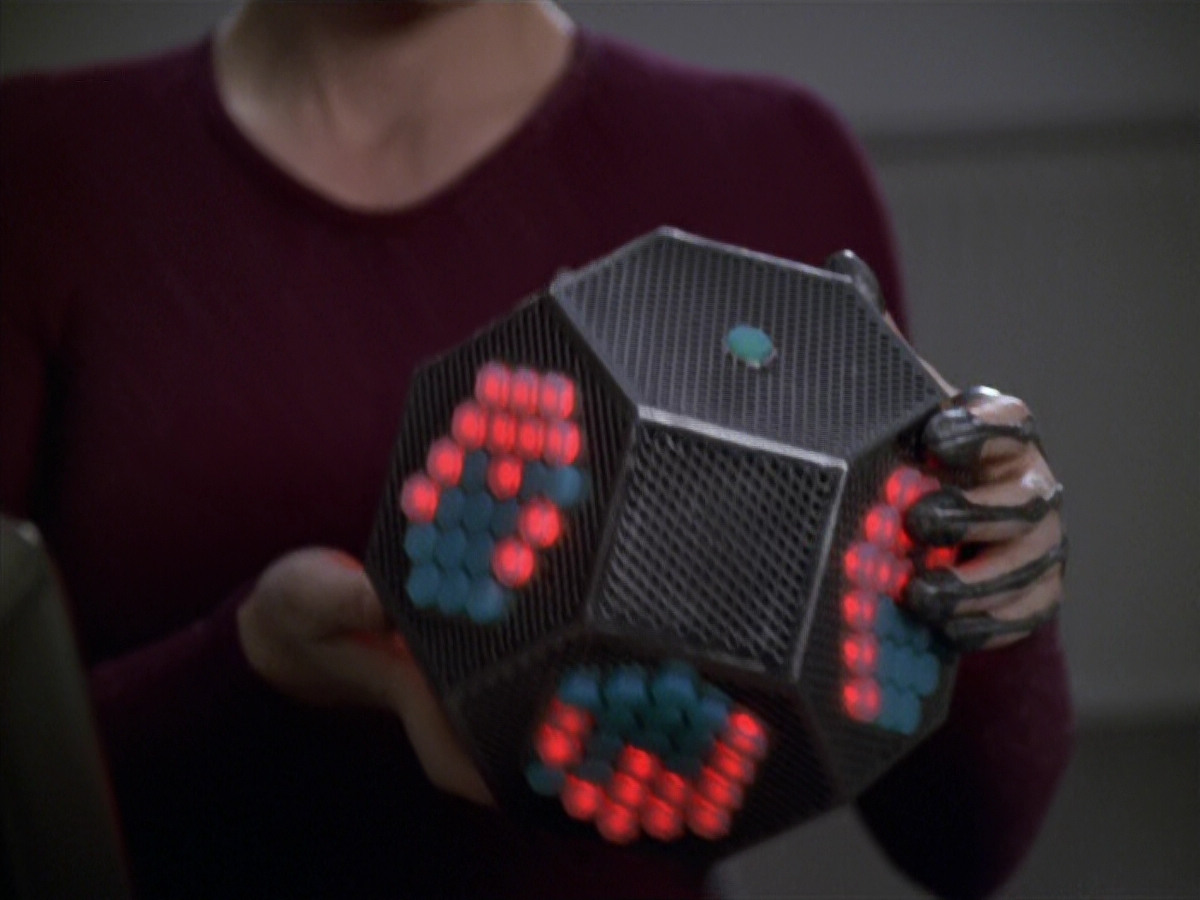 extant_StarTrek_VOY_5x20-ThinkTank_03113.jpg