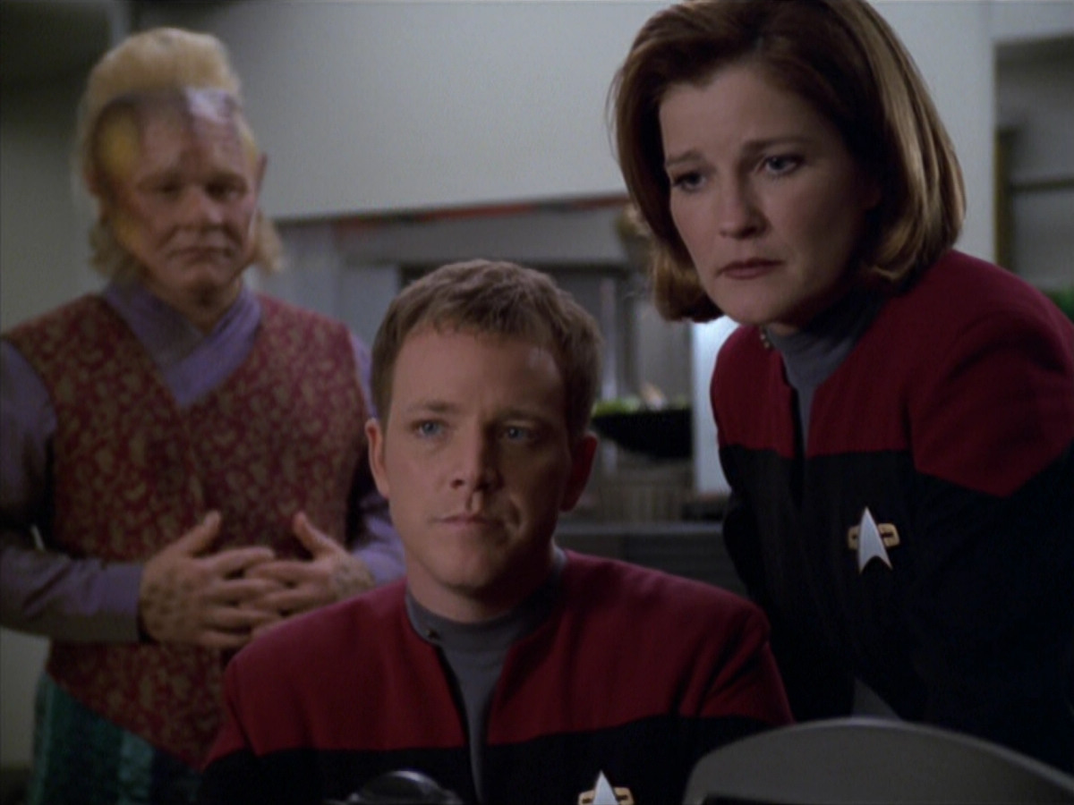 extant_StarTrek_VOY_5x20-ThinkTank_03118.jpg