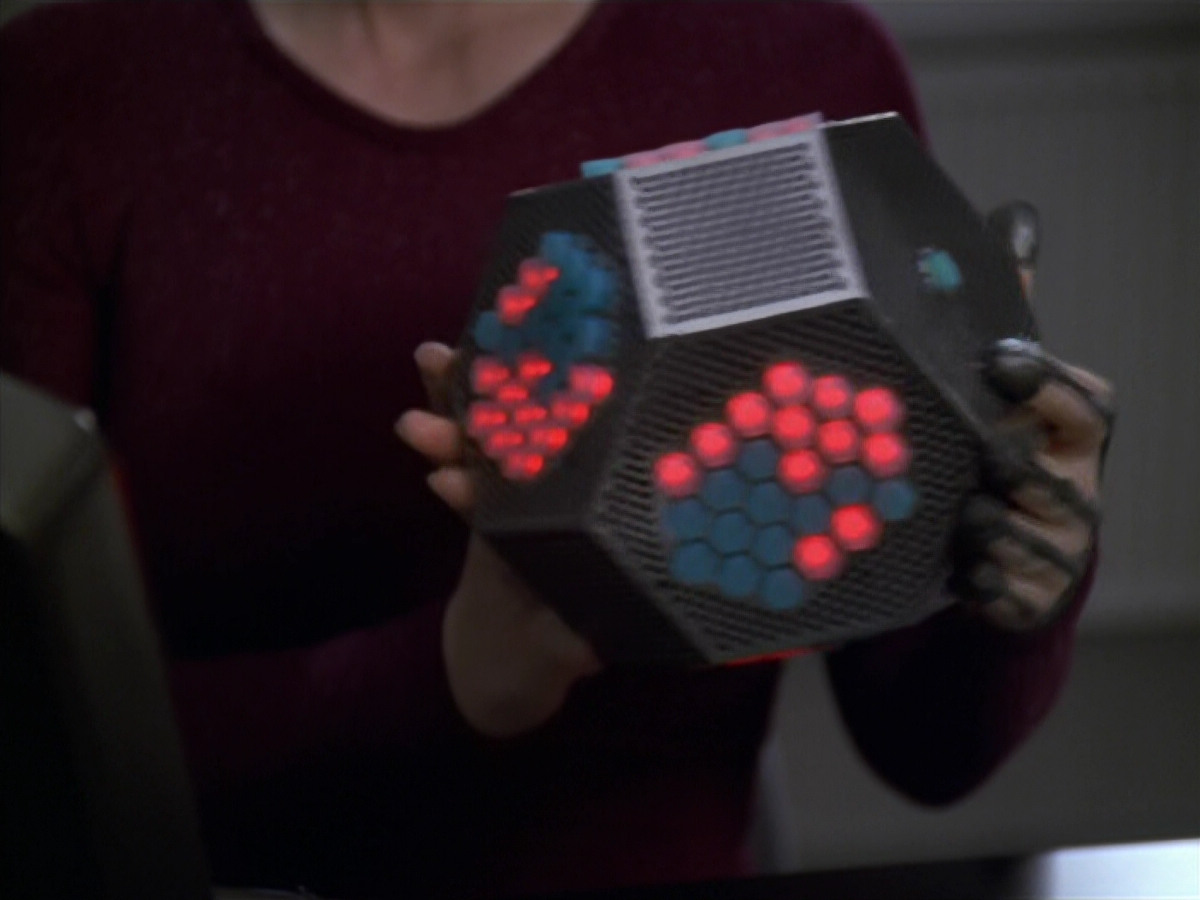 extant_StarTrek_VOY_5x20-ThinkTank_03121.jpg