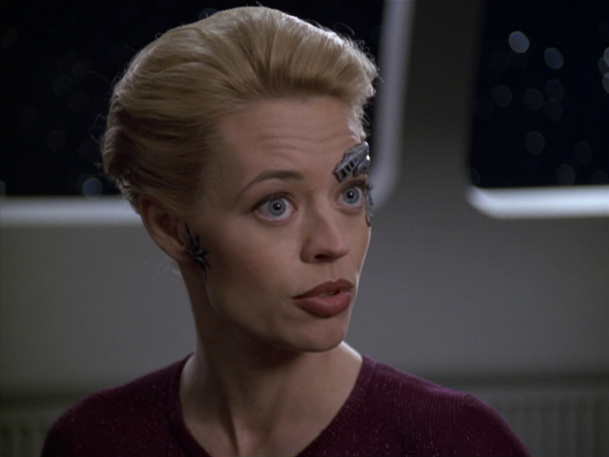 extant_StarTrek_VOY_5x20-ThinkTank_03140.jpg