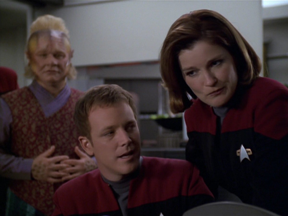 extant_StarTrek_VOY_5x20-ThinkTank_03144.jpg
