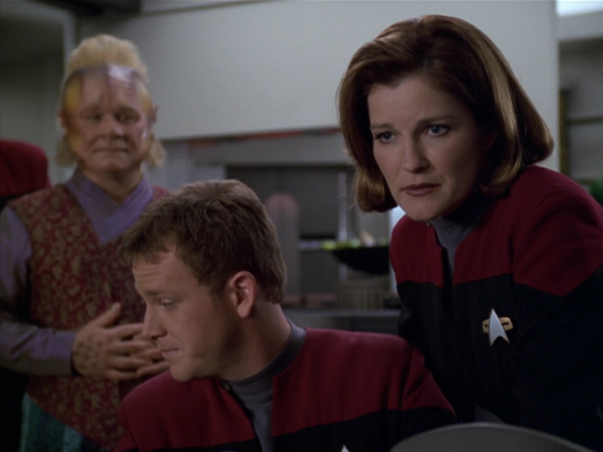 extant_StarTrek_VOY_5x20-ThinkTank_03151.jpg