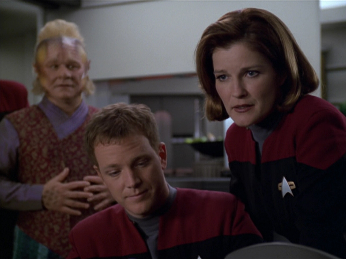extant_StarTrek_VOY_5x20-ThinkTank_03152.jpg