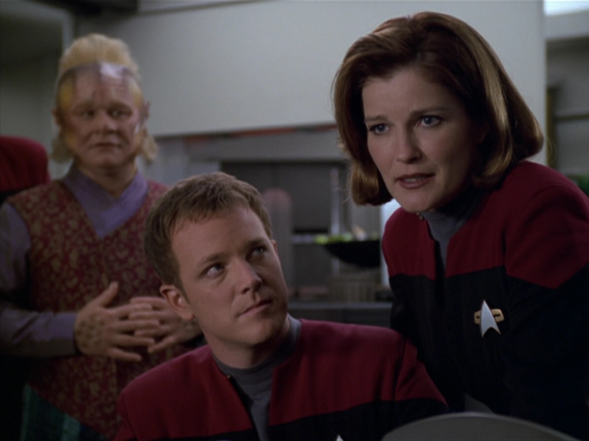 extant_StarTrek_VOY_5x20-ThinkTank_03157.jpg
