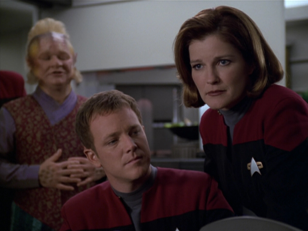 extant_StarTrek_VOY_5x20-ThinkTank_03162.jpg