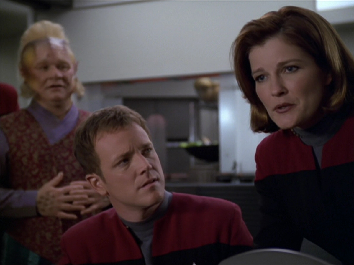 extant_StarTrek_VOY_5x20-ThinkTank_03166.jpg