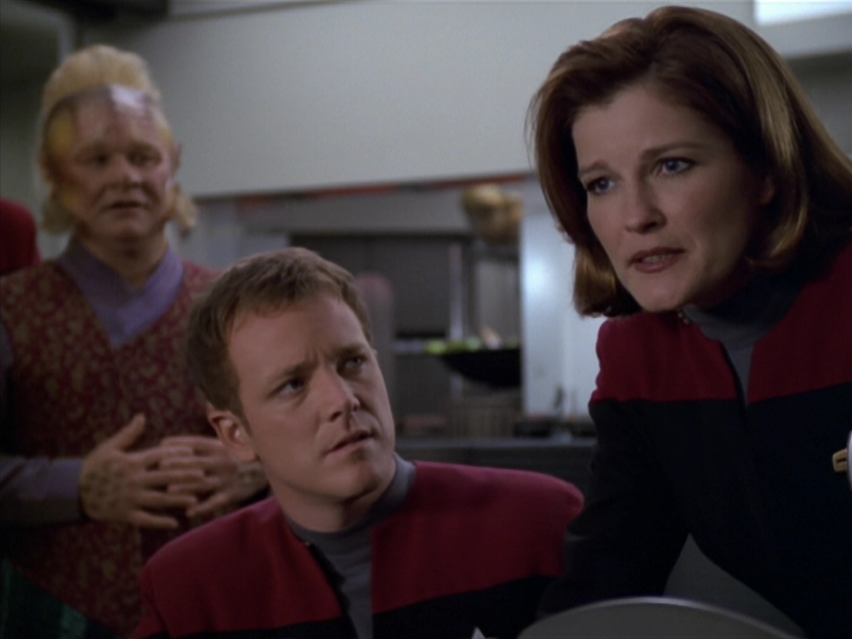 extant_StarTrek_VOY_5x20-ThinkTank_03167.jpg