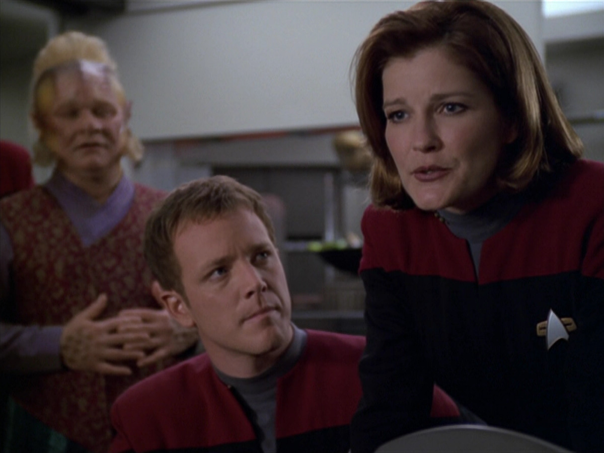 extant_StarTrek_VOY_5x20-ThinkTank_03170.jpg
